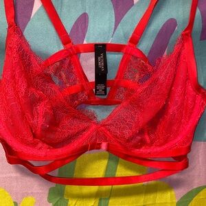 Victoria's Secret Scarlet Lace Bra NWOT Strappy